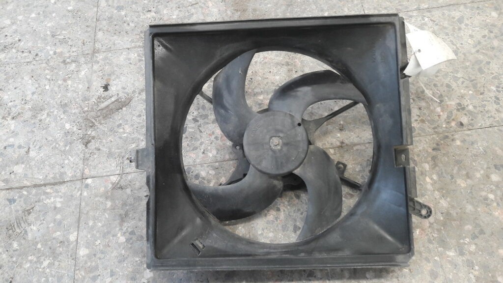 MB925629 wentylator chłodnicy Carisma 1.8 16v