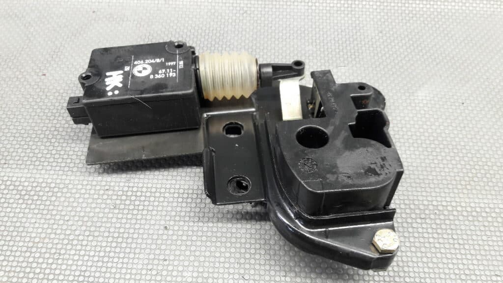8120419 Siłownik klapy bagażnika BMW E39