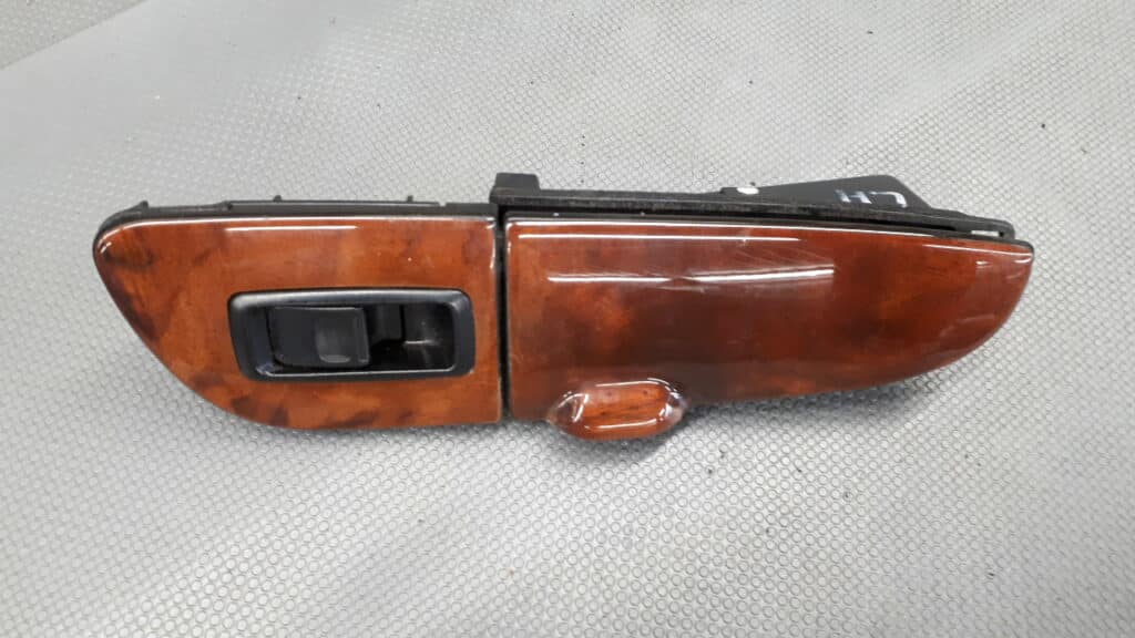 374106-0181 popielniczka lewy tył Lexus GS300