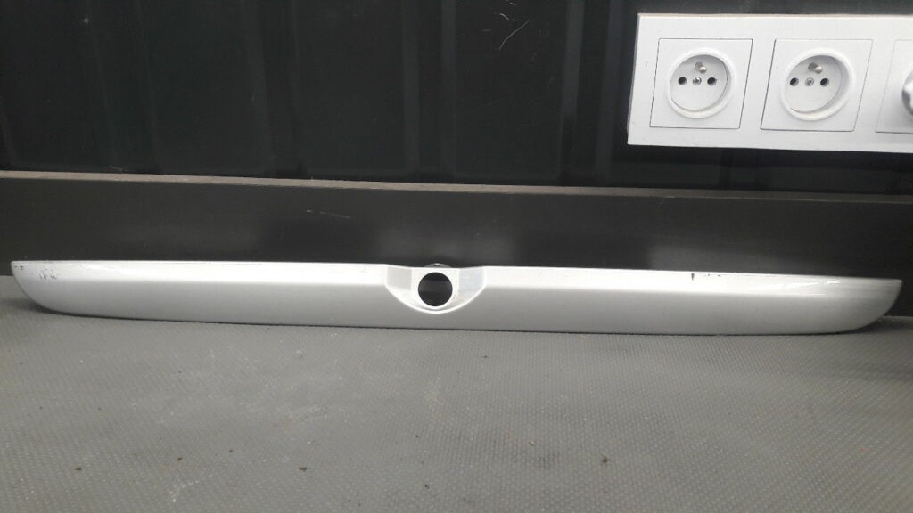361227E Blenda klapy bagażnika Mitsubishi Carisma LIFT HB