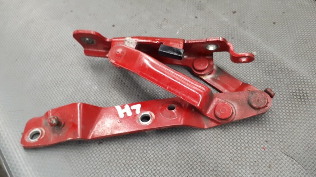 B430 Zawias klapy tylnej lewy Alfa Romeo GT