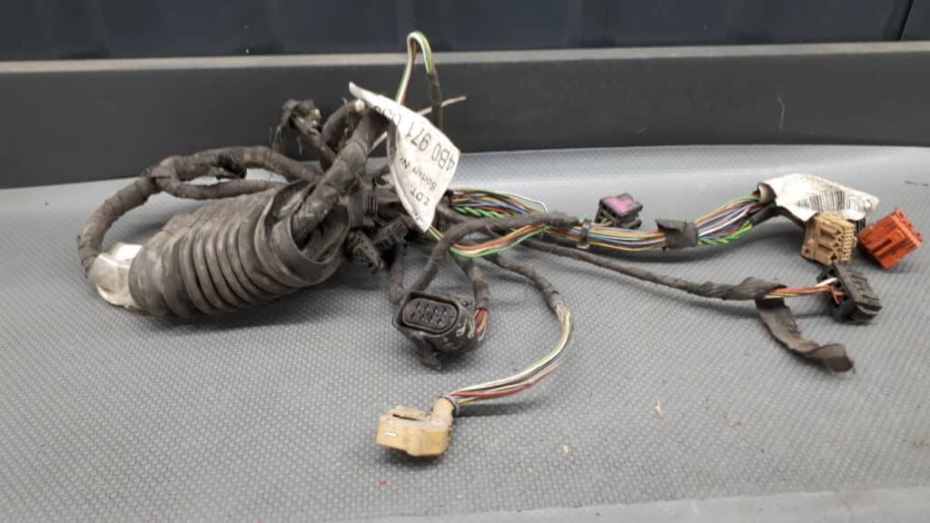 4B0971035T Wiazka drzwi prawy przod Audi A6 C5