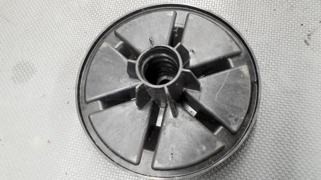 A1688980014 Zakrętka mocowanie MERCEDES W168