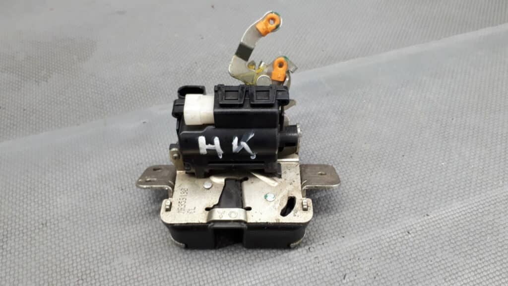MR959190 Zanmek klapy baganika Mitsubishi Colt VI