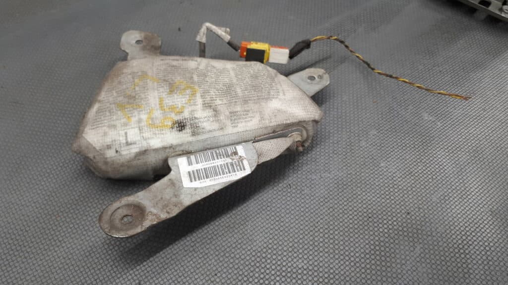 30826833103D Poduszka drzwi lewy przod BMW E39