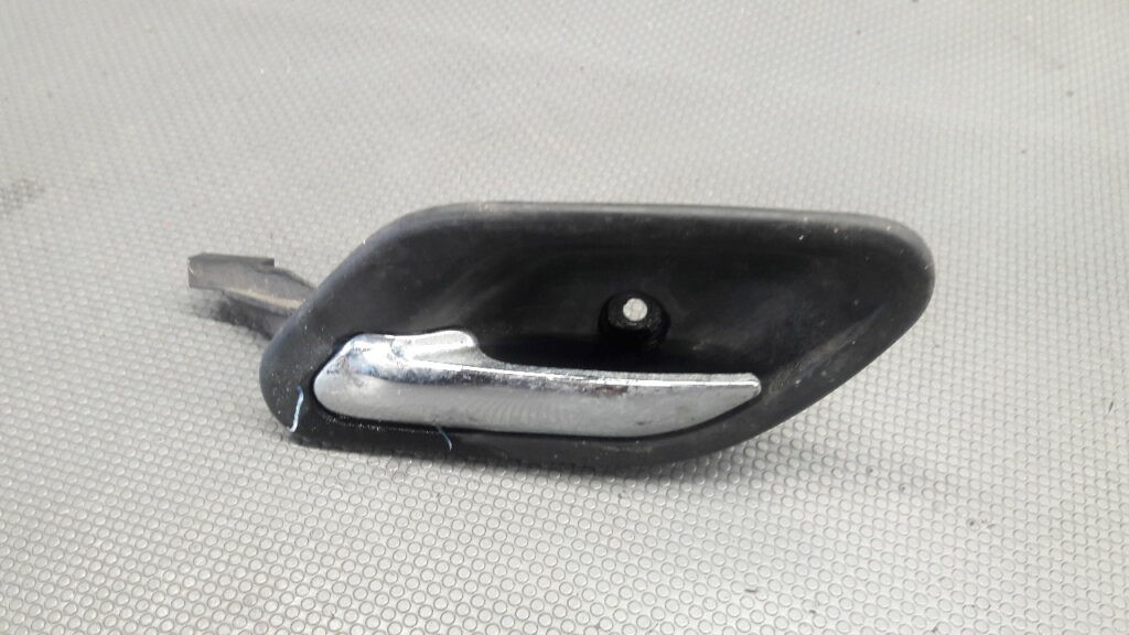 8226049 Klamka wewnetrzna lewy tyl BMW E39