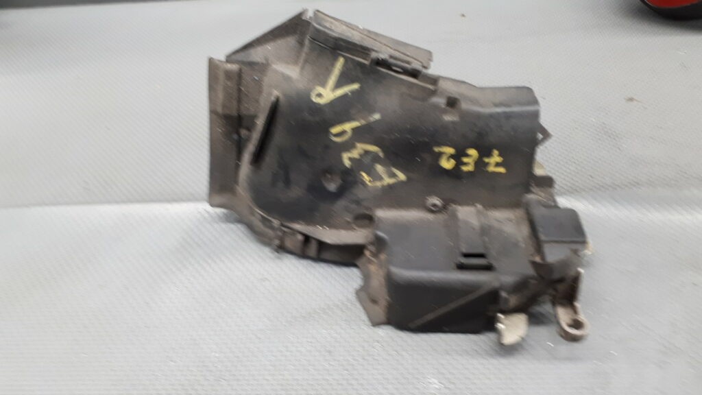 8235126 Zamek drzwi prawy przod BMW E39 4pin