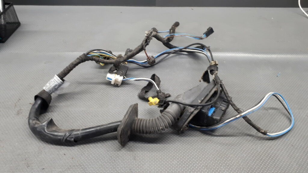 8379064 instalacja drzwi prawy przód BMW e36 Cabrio