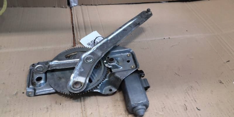 8119775 MECHANIZM SZYBY LEWY PRZOD BMW 320 E36