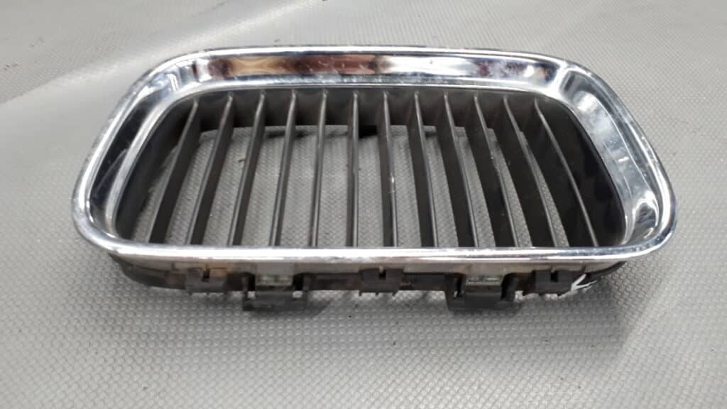 8122237 grill atrapa nerka BMW E36