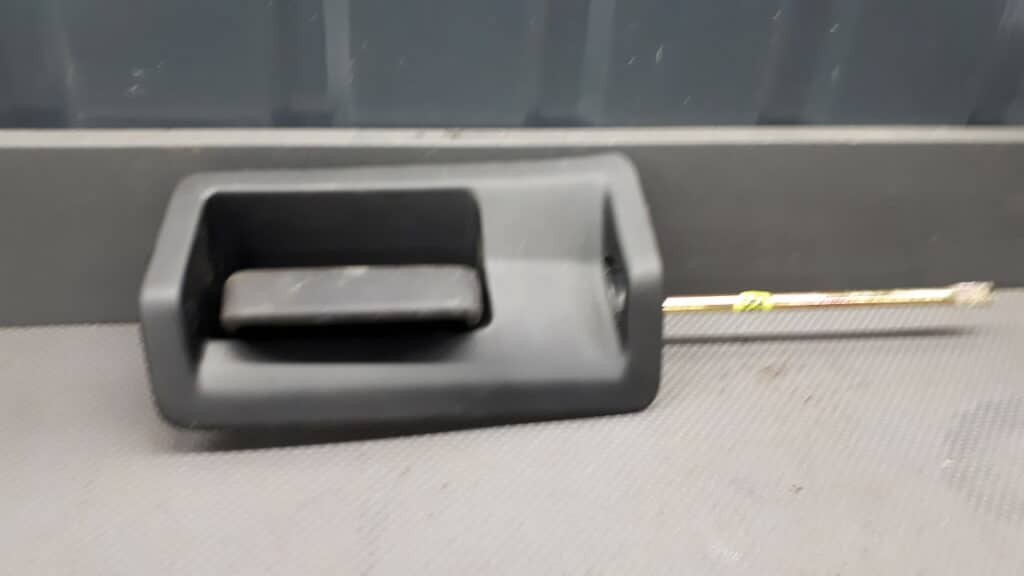7h0843642a klamka wewnętrzna prawy tył VW Caddy III 03-