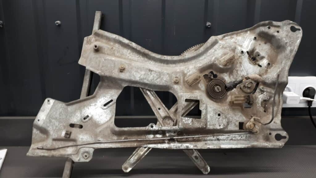 19283249 mechanizm szyby prawy tył BMW E32
