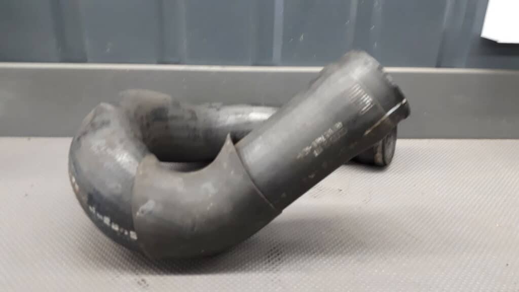 4b0145746b rura wąż intercoolera  Audi A6 C5 2.5