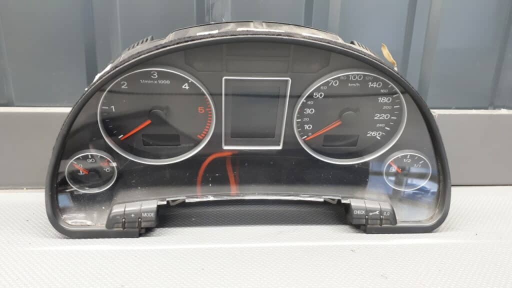 8E0920900R  Licznik Zegary Audi A4 2.0 TDI 04-08r