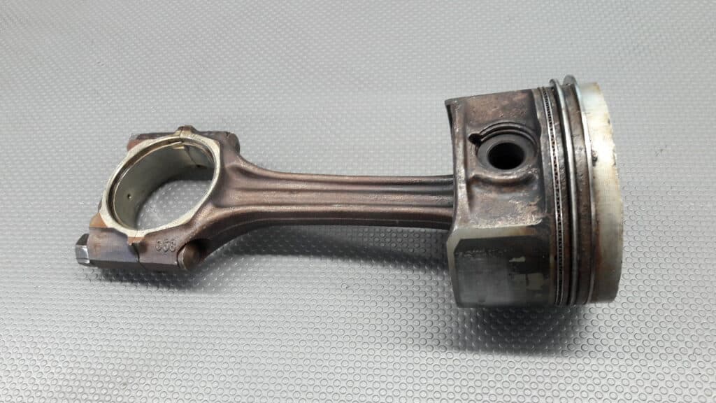Tłok korbowód ADP Audi A4 B5 1,6B