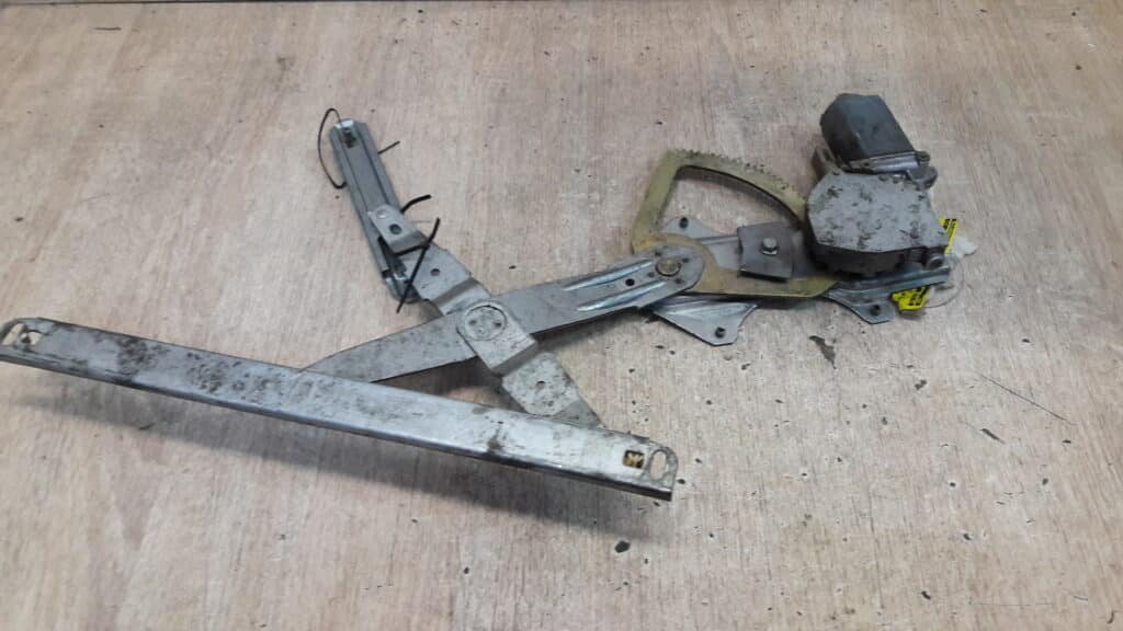 0130821332 Mechanizm szyby lewy tyl Ford Scorpio MK2