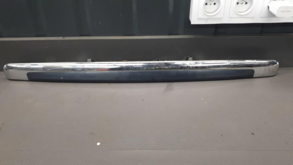 0K53A51270 Blenda listwa klapy Kia Carnival I Zielona
