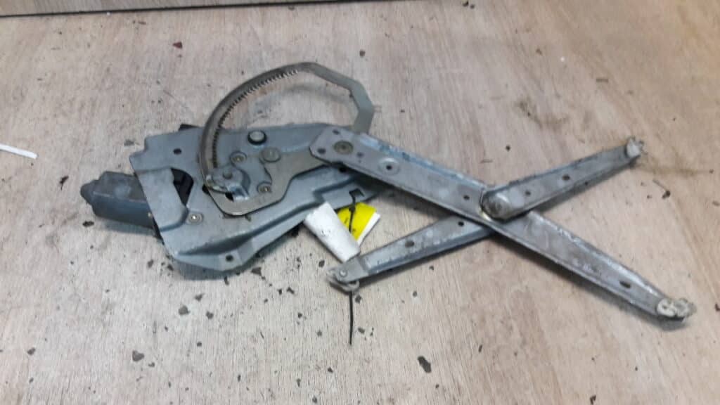 09174454 Mechanizm szyby prawy przod Opel Omega B
