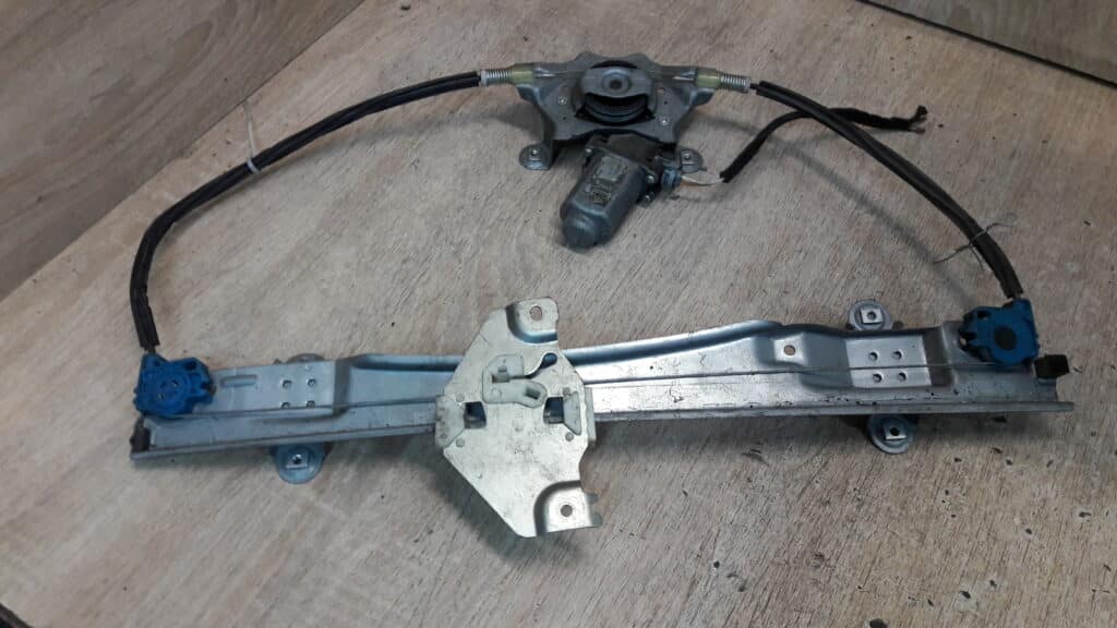 119358ARM Mechanizm szyby lewy przod Renault Twingo II
