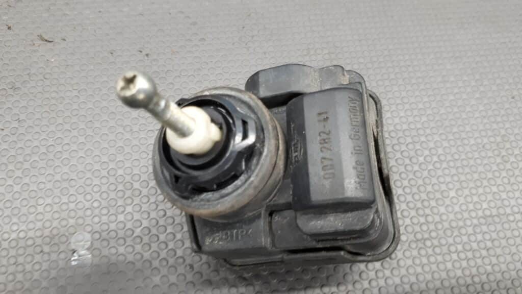 46429228 silniczek regulacji lampy Fiat Punto I 1.1