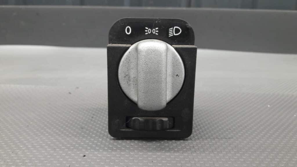 90213283 Wlacznik swiatel Opel Corsa B 93r