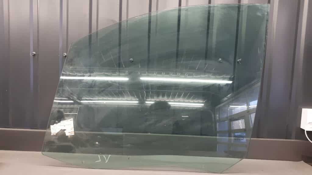 szyba drzwi lewy przód Citroen C8 2.0 HDI 04r
