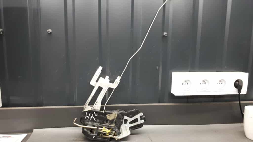 zamek klapy prawy tył Hyundai Santa Fe 5pin