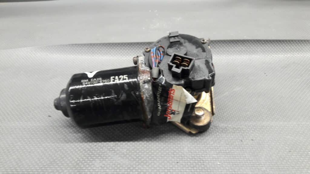 849100-6760 Silnik wycieraczek przód Mazda MX3 93r