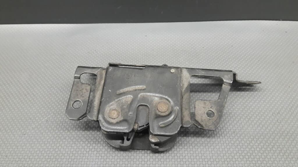 7057364 Zamek klapy bagaznika BMW E46 KOMBI