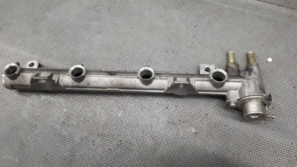 036133319CB Listwa wtryskowa  VW Golf IV Bora lupo 1.4 1.6 16v VW