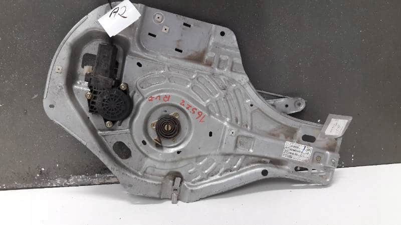 82480-2E010 MECHANIZM SZYBY PRAWY PRZOD HYUNDAI TUCSON I 5D