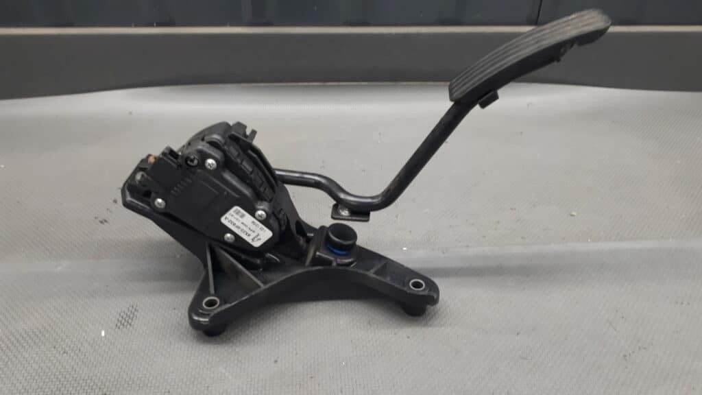 8X23-9F832-A Potencjometr gazu Jaguar XF-TYPE 2.7D