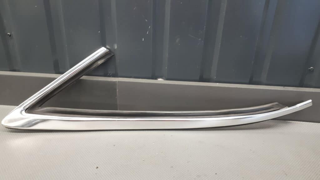4D0853345A listwa drzwi lewy tył Audi A8 2.8B 96r