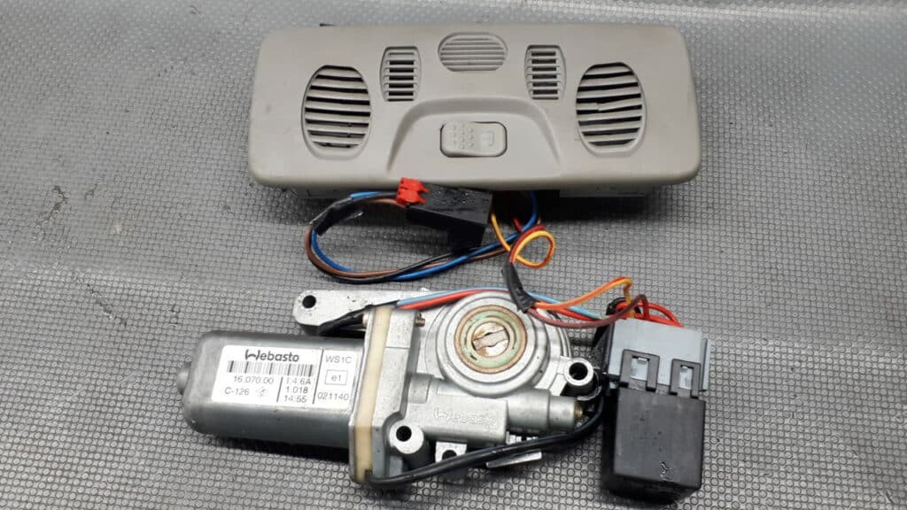 156020255 Silniczek panel szyberdachu Alfa Romeo 166