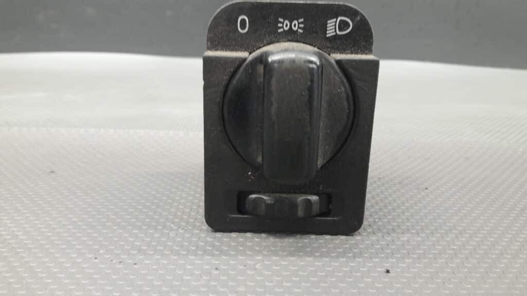20592100 wlacznik swiatel Opel Omega A 2.6 B