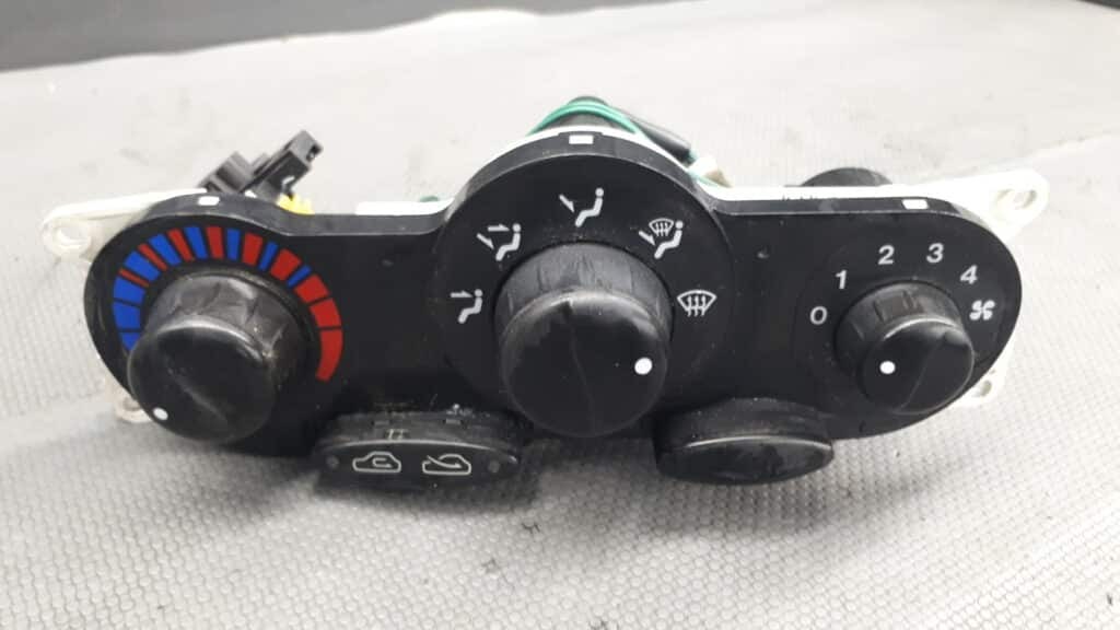 Panel nawiewu Hyundai Coupe 97r