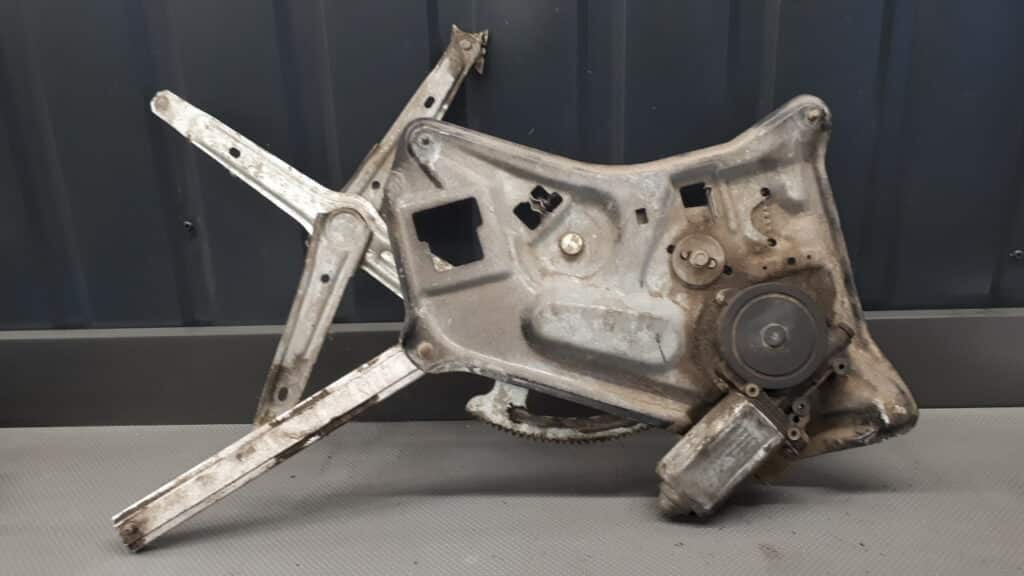 0130821241 mechanizm szyby lewy przód BMW 7 E32