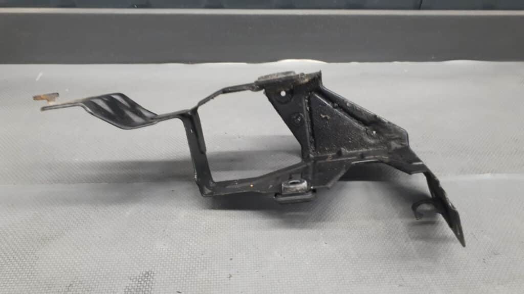 1S71-2C214-AE Mocowanie pompy ABS Ford Mondeo MK3