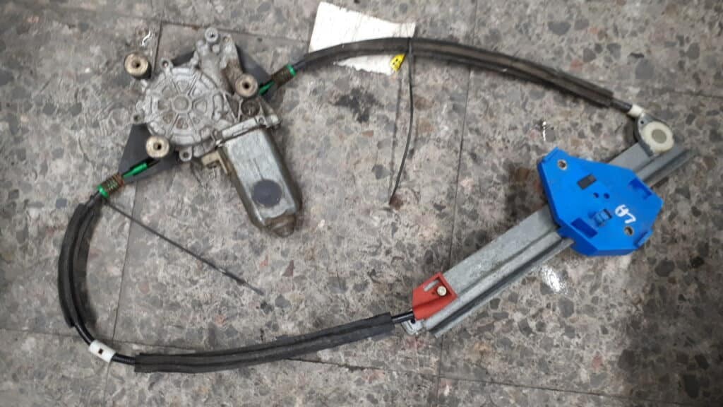 0130821506 mechanizm szyby tył lewy Ford Mondeo MK2 93-