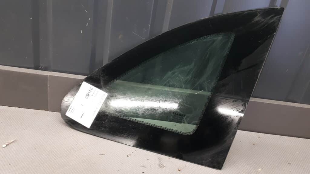 Szyba karoseryjna prawy tył Renault Clio III Kombi 09r