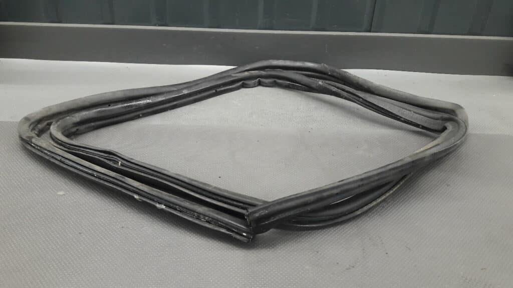 9632721880 uszczelka klapy bagaznika Peugeot 607 99r