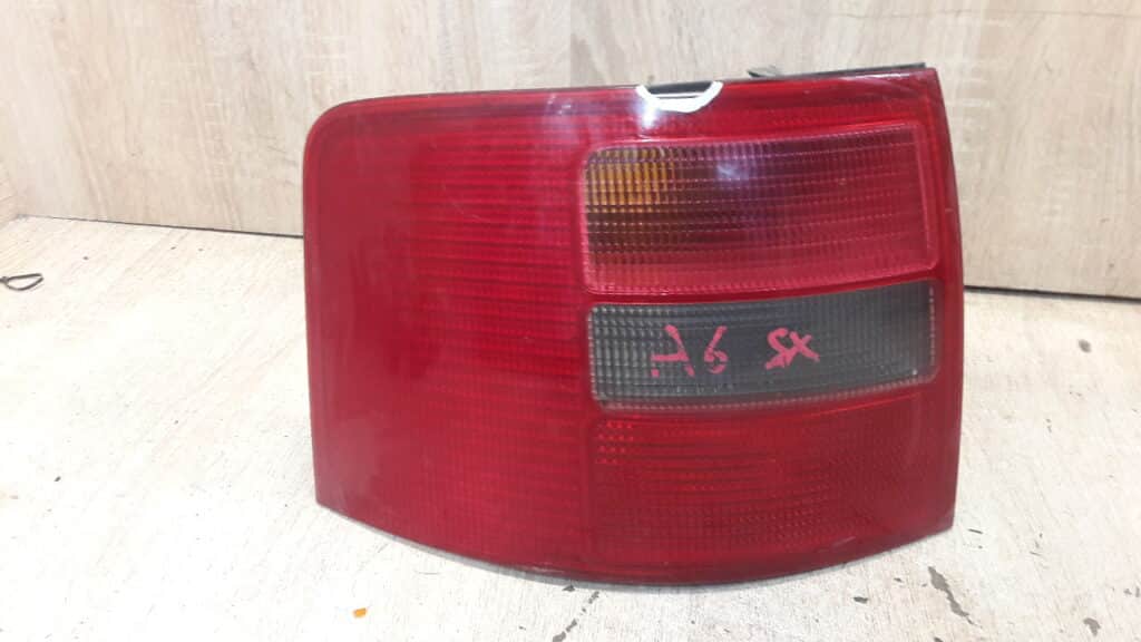 4B9945095D Lampa lewy tyl Audi A6 C5 kombi