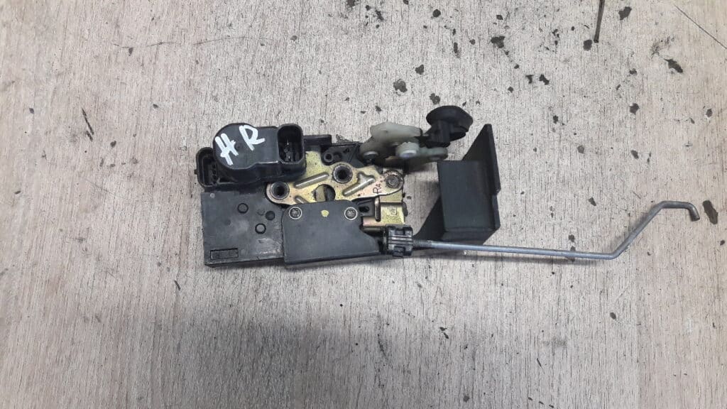 Zamek drzwi prawy tył Alfa Romeo 156 4+2PIN