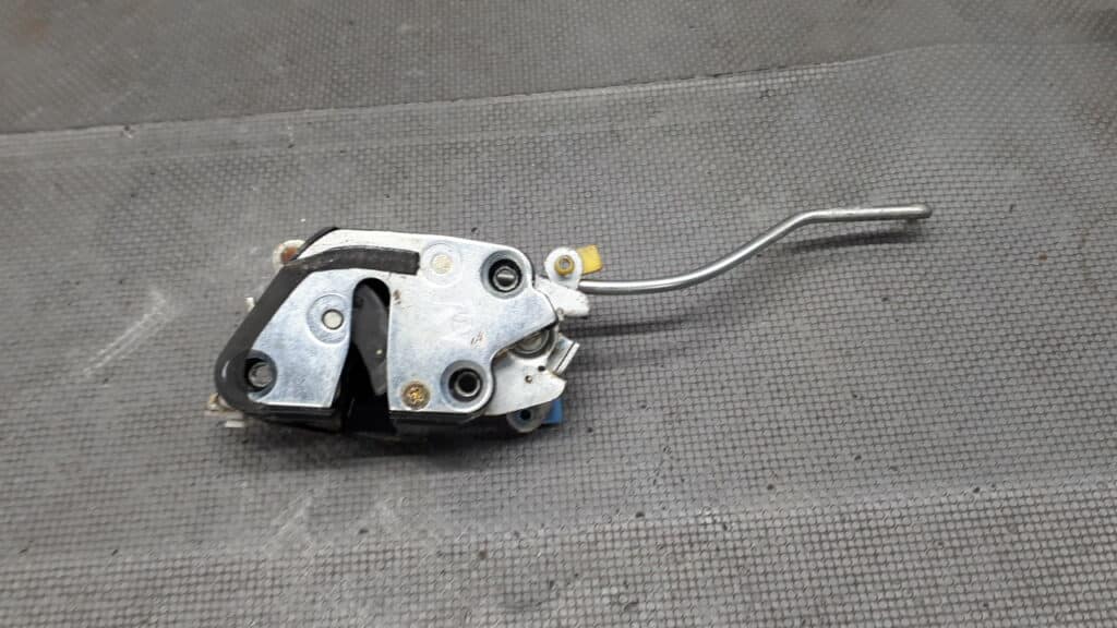 Zamek drzwi prawy przód Daihatsu Coure Mira L201 91r