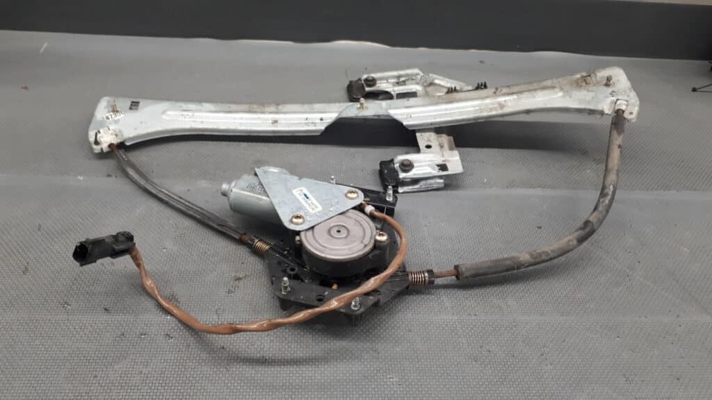 04724556AE Mechanizm szyby prawy przod Chrysler PT Cruiser 03r