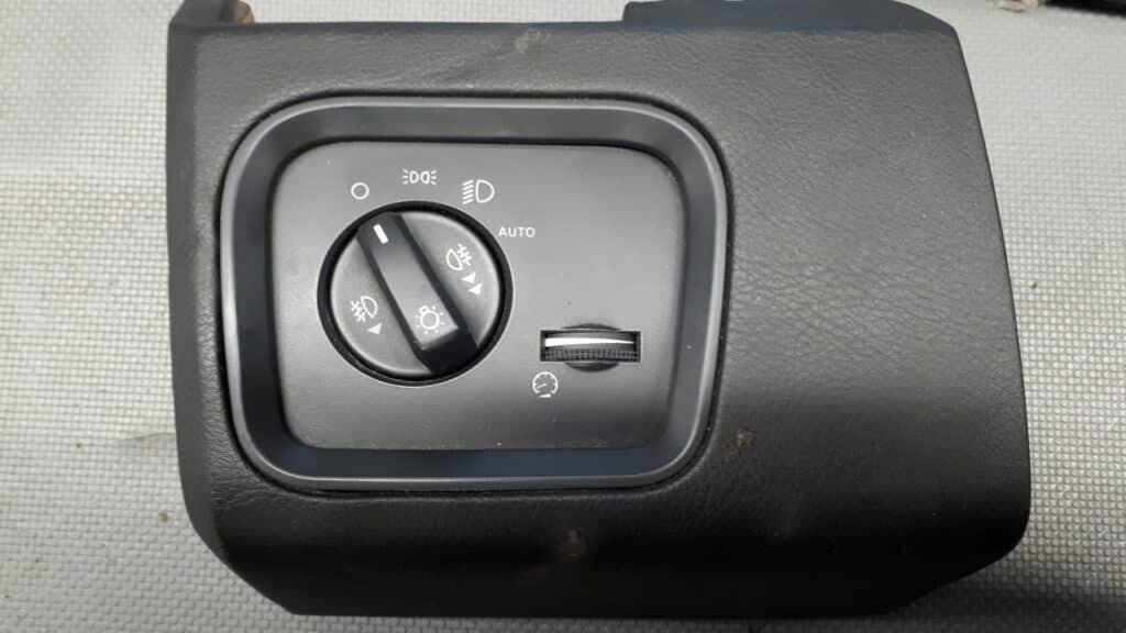 FBF500172XXX Osłona deski Range Rover Sport L320 09r