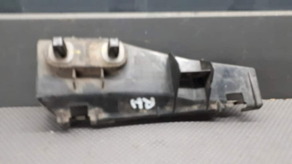 525620f010 Ślizg zderzaka tył prawy Toyota Corolla Verso II 2