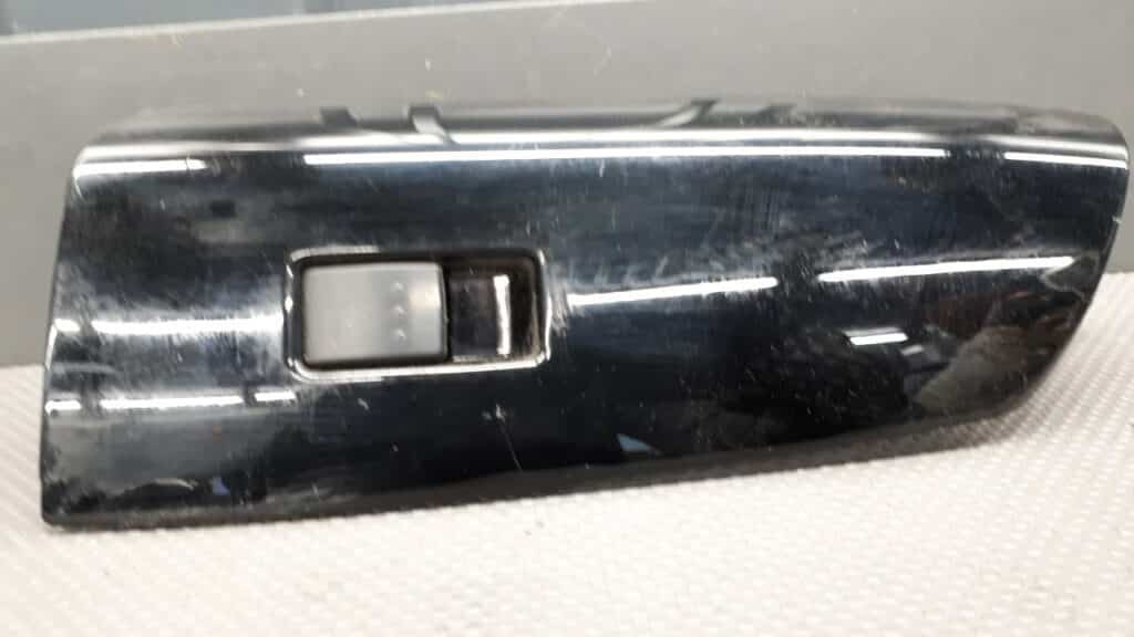 fe15684L1 Przełącznik szyby prawy przód Mazda RX-8