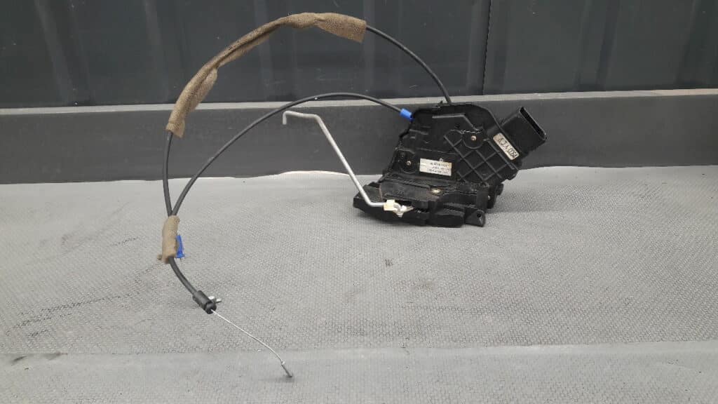 3N6A-A21812MF zamek drzwi prawy przod Mazda 5 I 6PIN