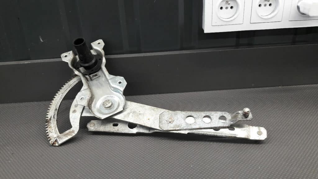 3528560 Mechanizm szyby prawy tył Volvo 340GL